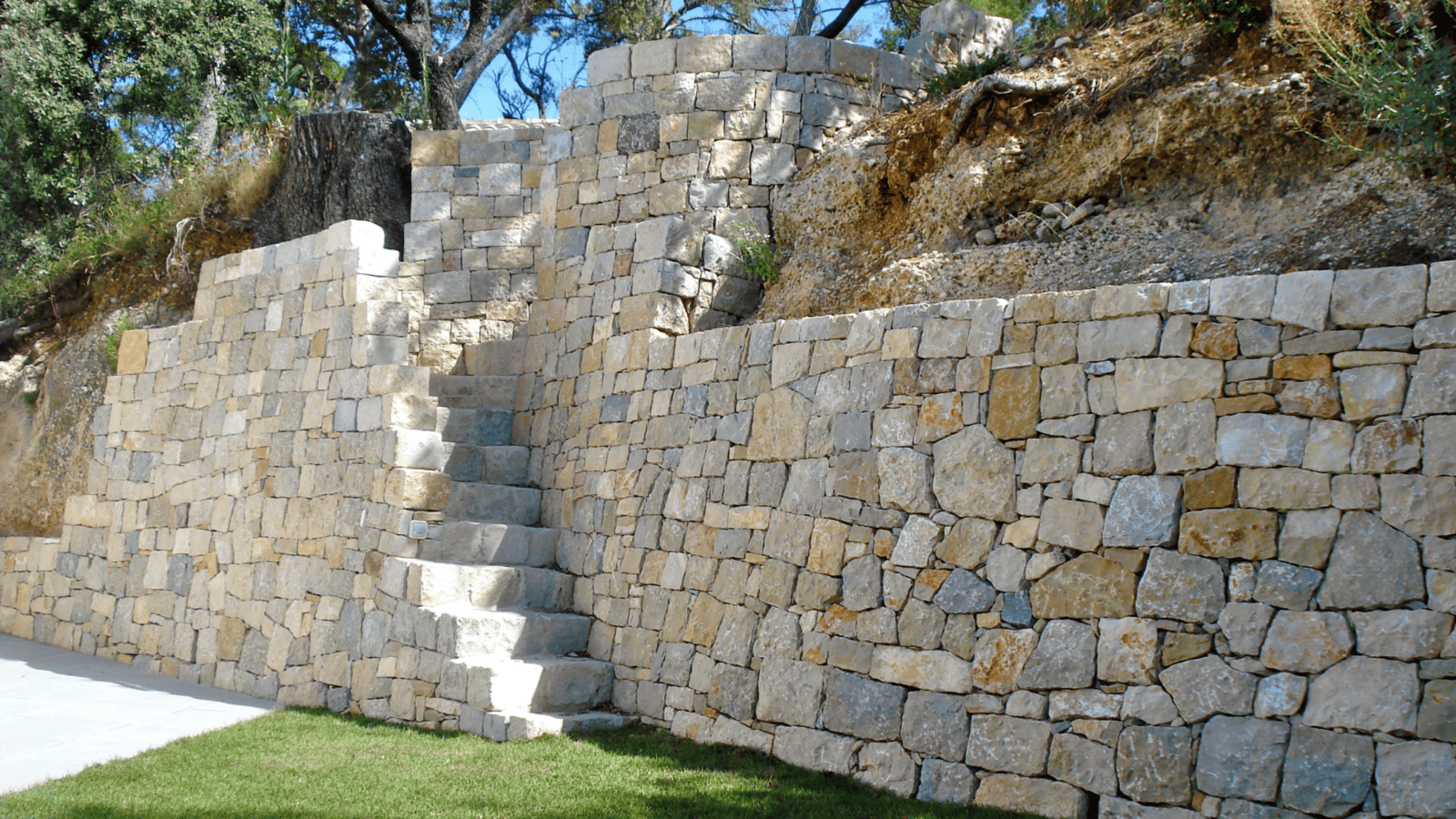 The Timeless Appeal of Dry Stack Stone Walls in Landscaping