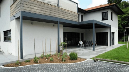 Modern cobblestone driveway